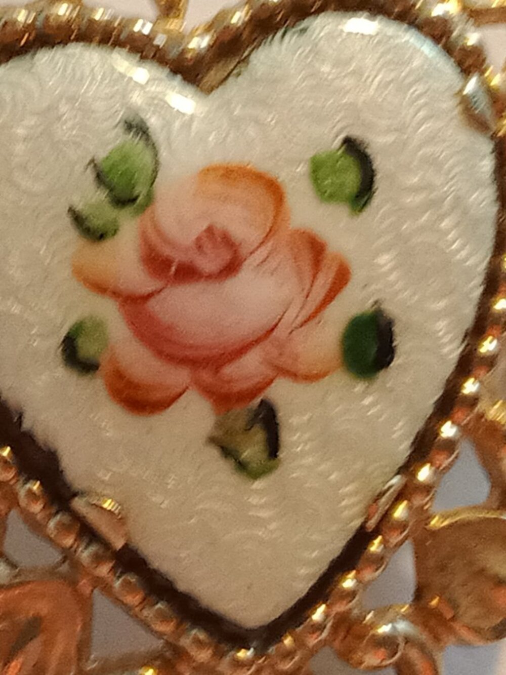 Vtg Coro  Goldton Heart Pin with Rose in the Center Guilloche & Enamel 1 1/8'' H - Picture 2 of 4